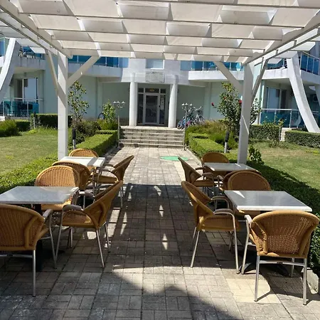 студио равда, първа линия- гледка море Apartment *